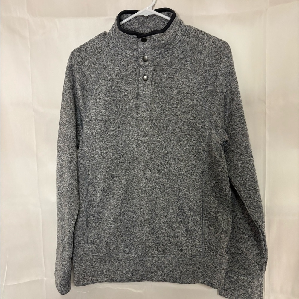 New with tags, men’s size small fleece sweater, #G917